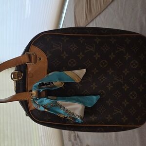 BUNDLE:Louis Vuitton Monogram Excursion Bag, LV lock and key & Unbranded Scarf